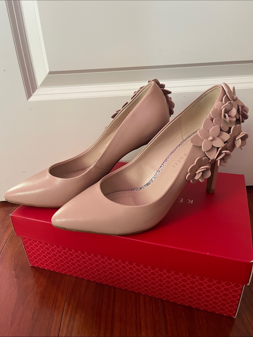 Kelly & Katie Floral Embellished Nude Pink Pumps Size 9
